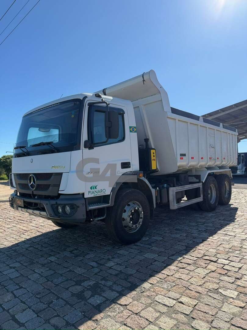 Caminhão MERCEDES BENZ MB 2730 Aves Vivas ANO 2018 de G4 Caminhões no Paraná