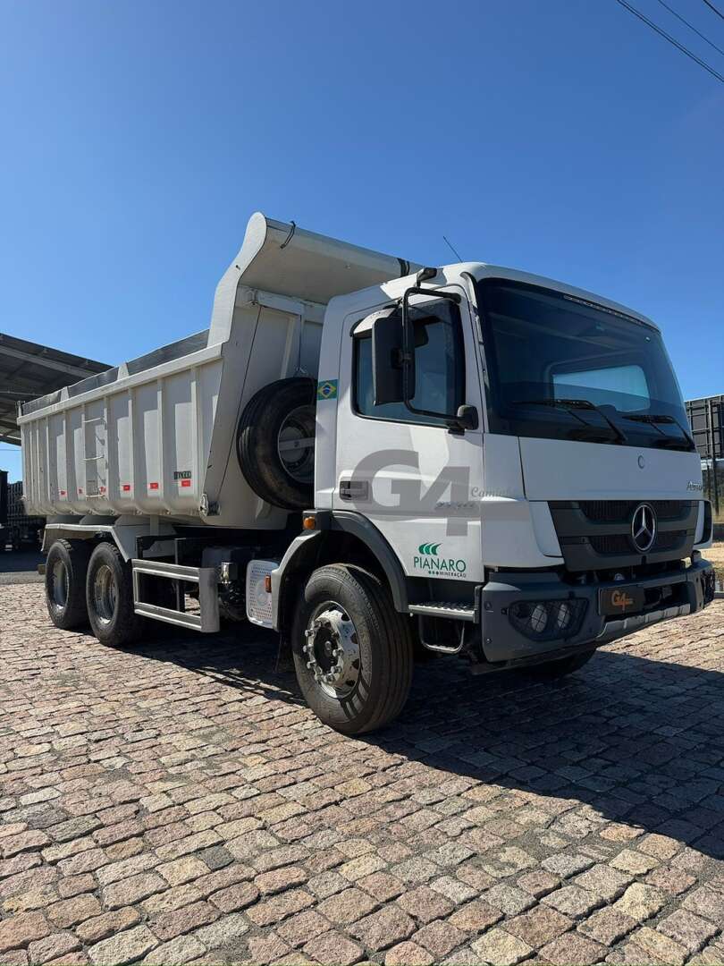 Caminhão MERCEDES BENZ MB 2730 Aves Vivas ANO 2018 de G4 Caminhões no Paraná
