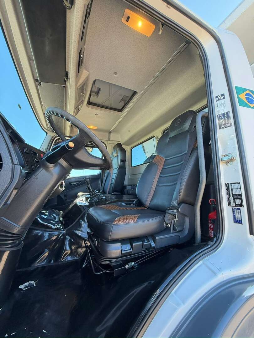 Caminhão MERCEDES BENZ MB 2730 Aves Vivas ANO 2018 de G4 Caminhões no Paraná