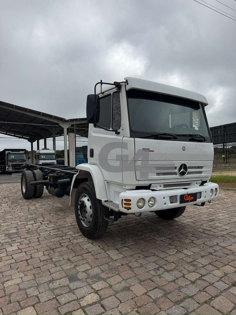Caminhão MERCEDES BENZ MB 1215 Chassis ANO 2002 de G4 Caminhões no Paraná