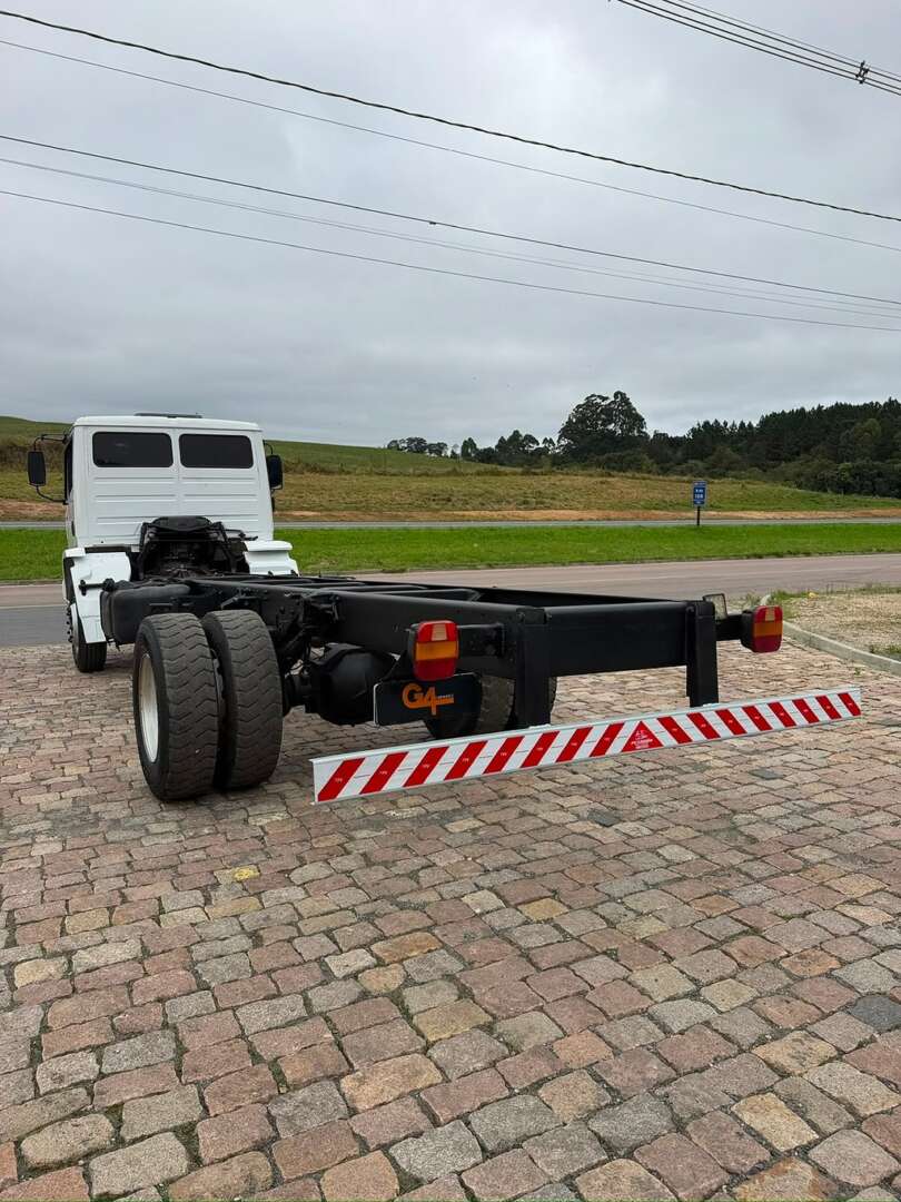 Caminhão MERCEDES BENZ MB 1215 Chassis ANO 2002 de G4 Caminhões no Paraná