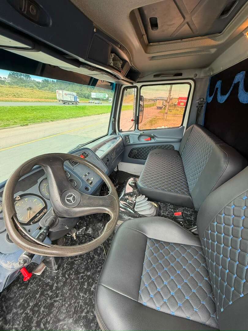 Caminhão MERCEDES BENZ MB 1215 Chassis ANO 2002 de G4 Caminhões no Paraná