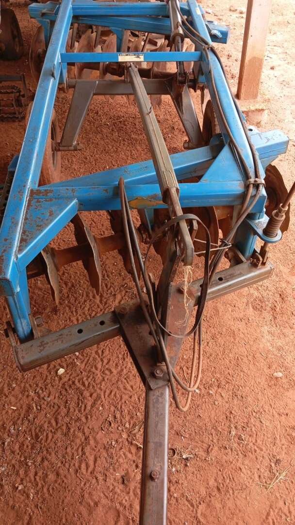IMPLEMENTOS AGRICOLAS GRADE INTERMEDIÁRIA INTERMEDIÁRIA 16 DISCOS ANO 2012 de Auto Máquinas Palotina no Paraná