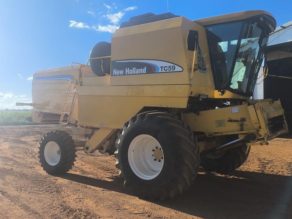 COLHEITADEIRA NEW HOLLAND TC 59 ANO 2004 de Auto Máquinas Palotina no Paraná