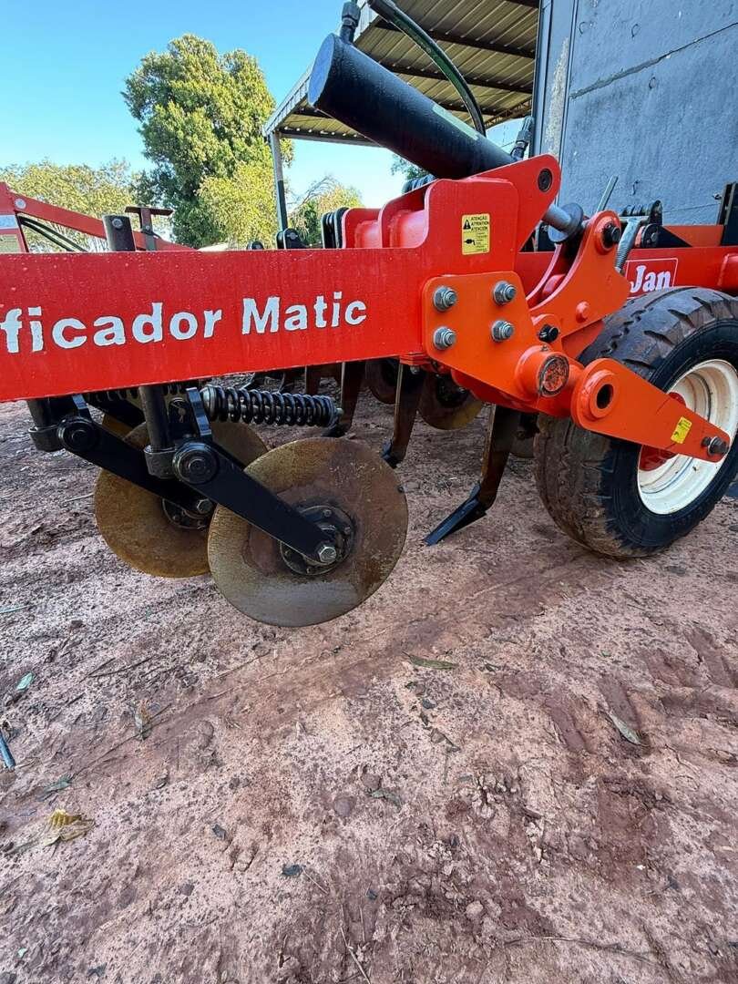 IMPLEMENTOS AGRICOLAS ESCARIFICADOR 13 HASTES DISCO CORTE ANO 2018 de Auto Máquinas Palotina no Paraná