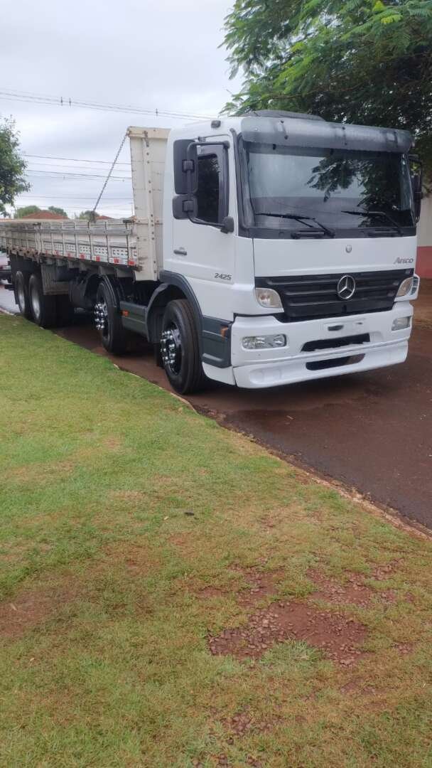 Caminhão MERCEDES BENZ MB 2425 Carroceria ANO 2010 de Auto Máquinas Palotina no Paraná