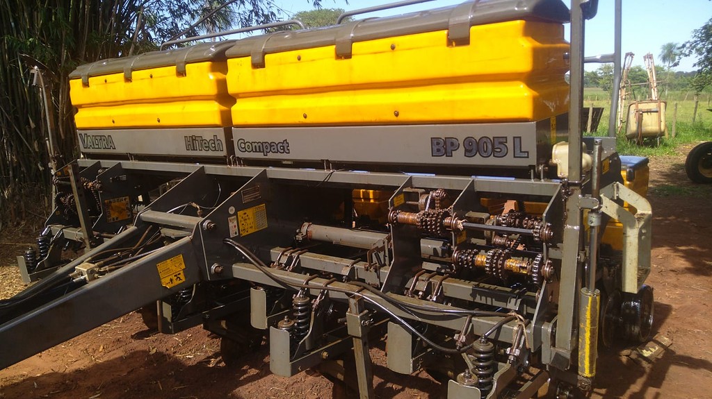 PLANTADEIRA VALTRA HITECH BP 905 ANO 2013 de Auto Máquinas Palotina no Paraná