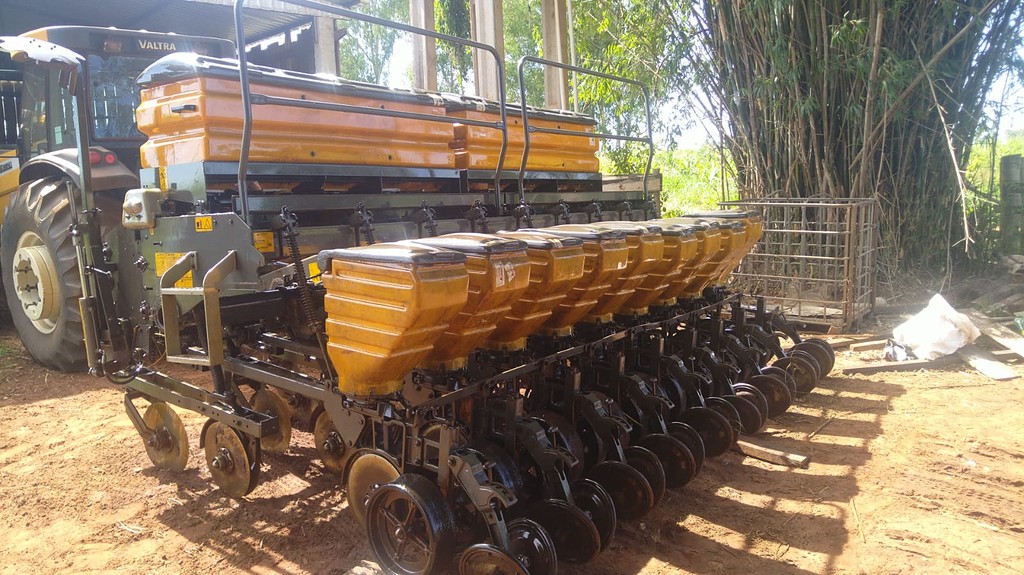 PLANTADEIRA VALTRA HITECH BP 905 ANO 2013 de Auto Máquinas Palotina no Paraná