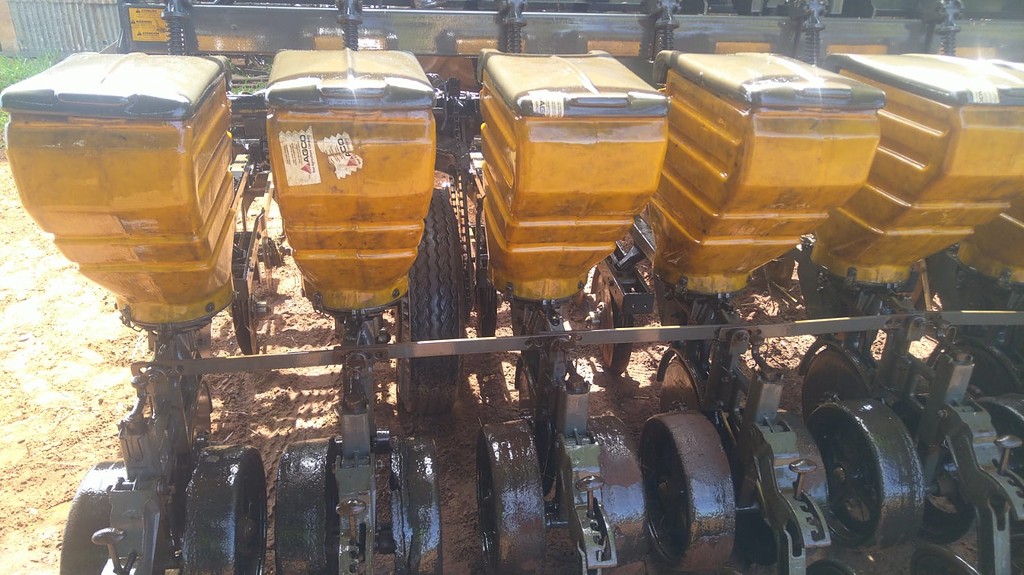 PLANTADEIRA VALTRA HITECH BP 905 ANO 2013 de Auto Máquinas Palotina no Paraná