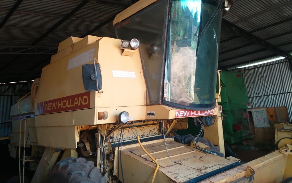 COLHEITADEIRA NEW HOLLAND NH 8055 ANO 1989 de Auto Máquinas Palotina no Paraná