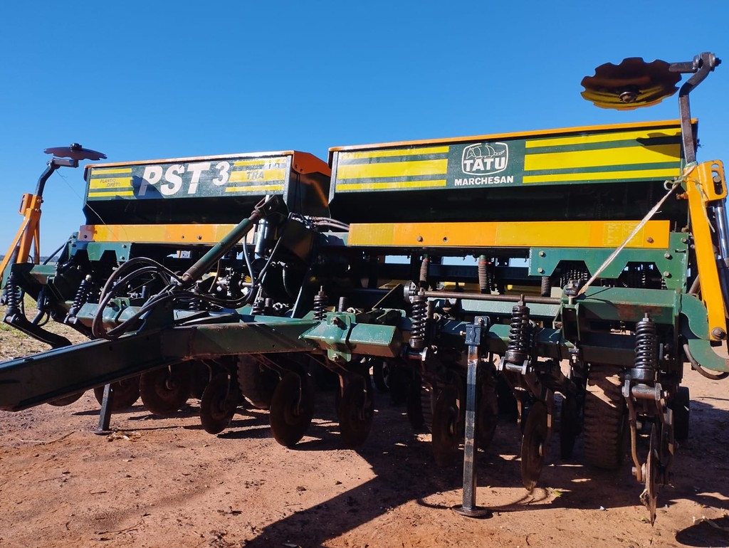 PLANTADEIRA TATU PST 3 ANO 2004 de Auto Máquinas Palotina no Paraná
