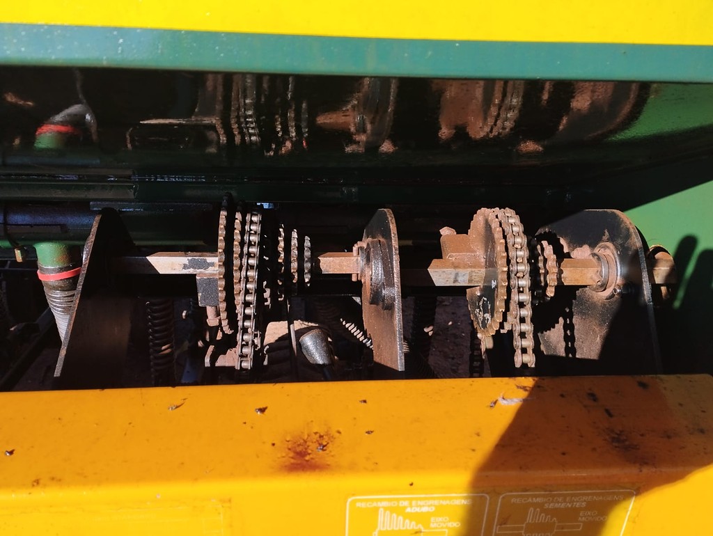 PLANTADEIRA TATU PST 3 ANO 2004 de Auto Máquinas Palotina no Paraná