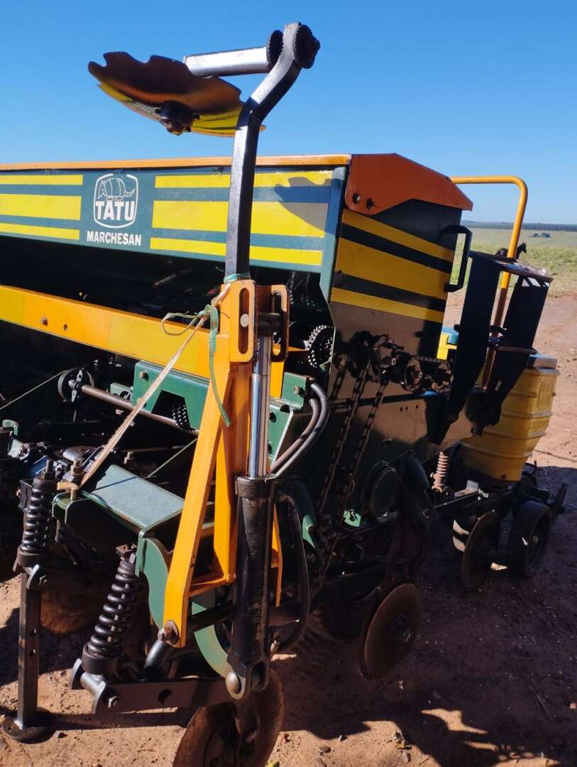 PLANTADEIRA TATU PST 3 ANO 2004 de Auto Máquinas Palotina no Paraná