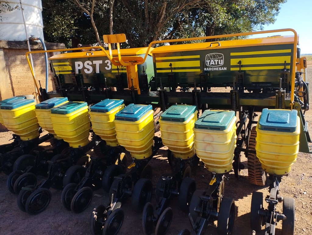 PLANTADEIRA TATU PST 3 ANO 2004 de Auto Máquinas Palotina no Paraná