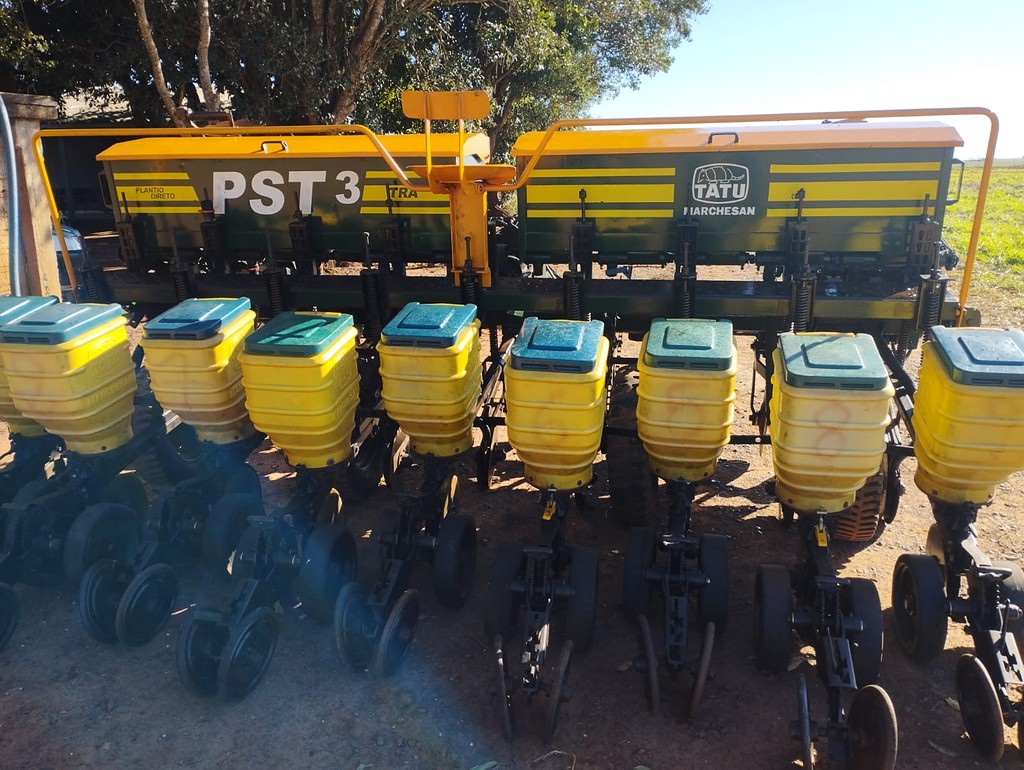 PLANTADEIRA TATU PST 3 ANO 2004 de Auto Máquinas Palotina no Paraná