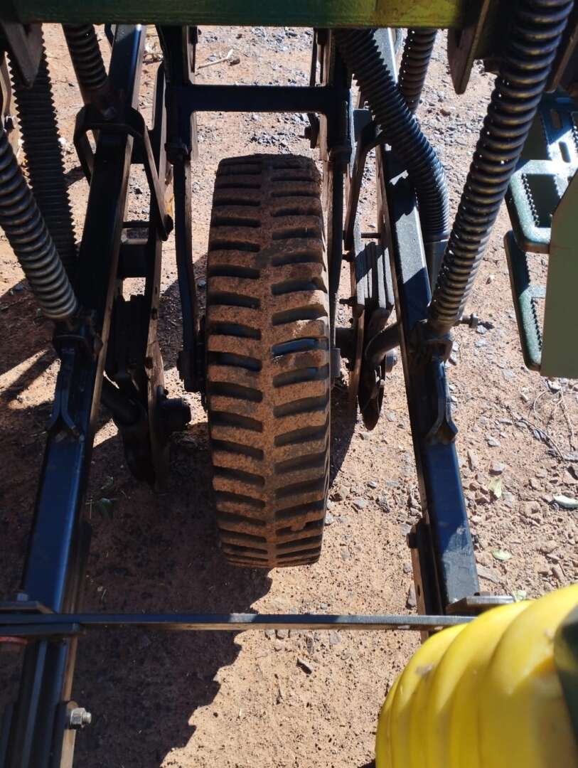 PLANTADEIRA TATU PST 3 ANO 2004 de Auto Máquinas Palotina no Paraná