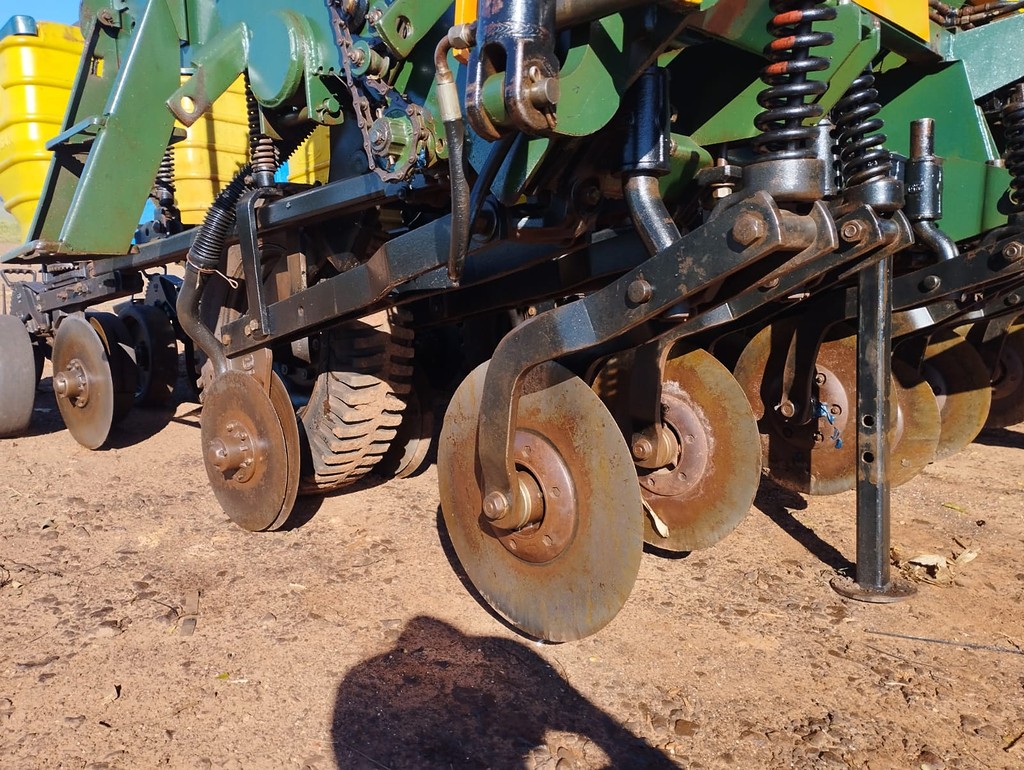 PLANTADEIRA TATU PST 3 ANO 2004 de Auto Máquinas Palotina no Paraná