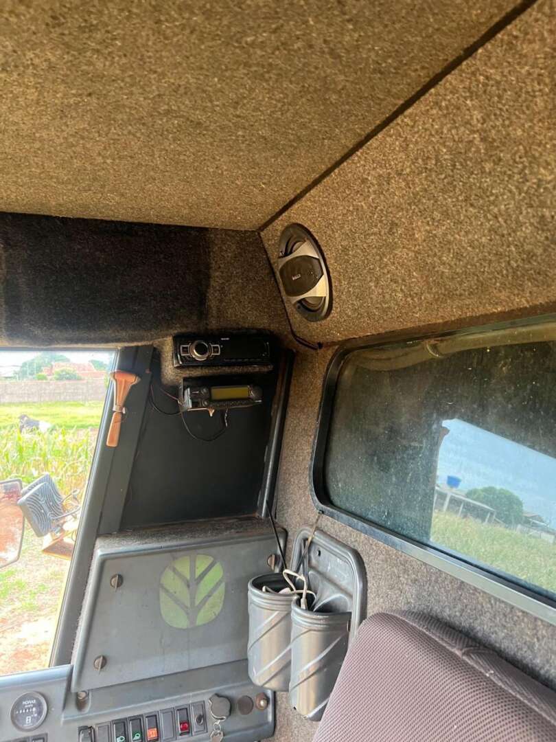 COLHEITADEIRA NEW HOLLAND TC 57 ANO 1993 de Auto Máquinas Palotina no Paraná