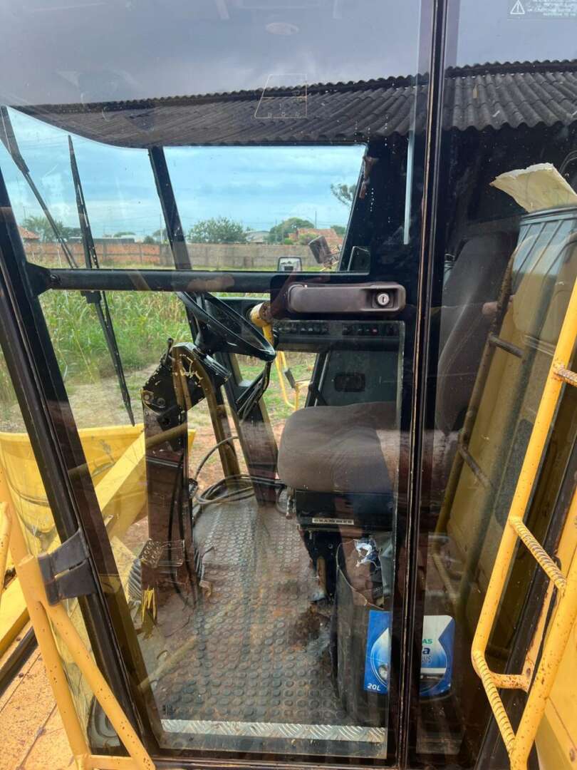 COLHEITADEIRA NEW HOLLAND TC 57 ANO 1993 de Auto Máquinas Palotina no Paraná