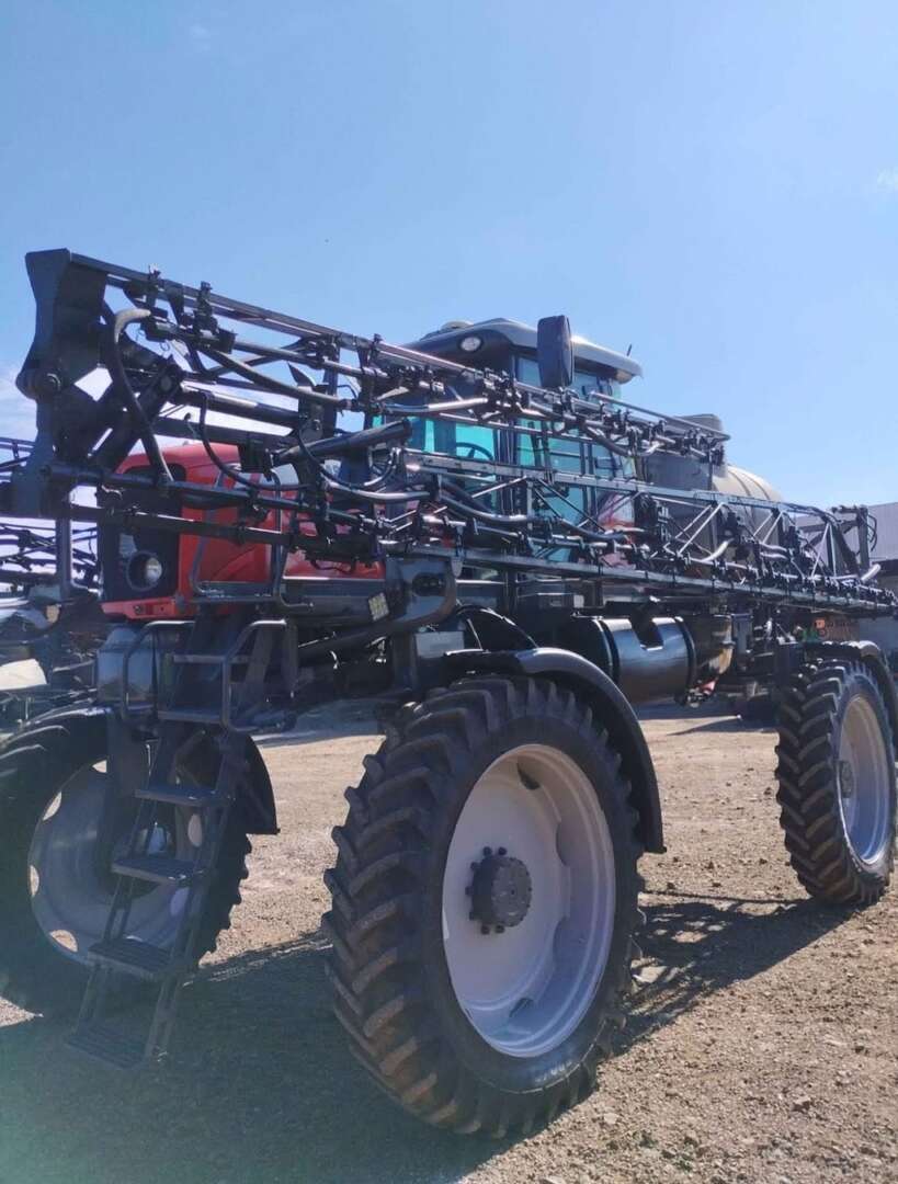 PULVERIZADOR MASSEY FERGUSON MF 9030 ANO 2015 de Auto Máquinas Palotina no Paraná