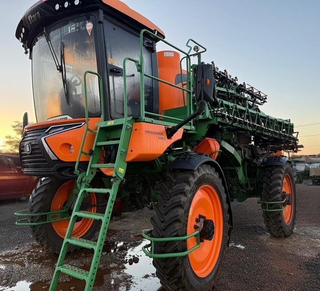 PULVERIZADOR STARA GLADIADOR 3000 ANO 2019 de Auto Máquinas Palotina no Paraná