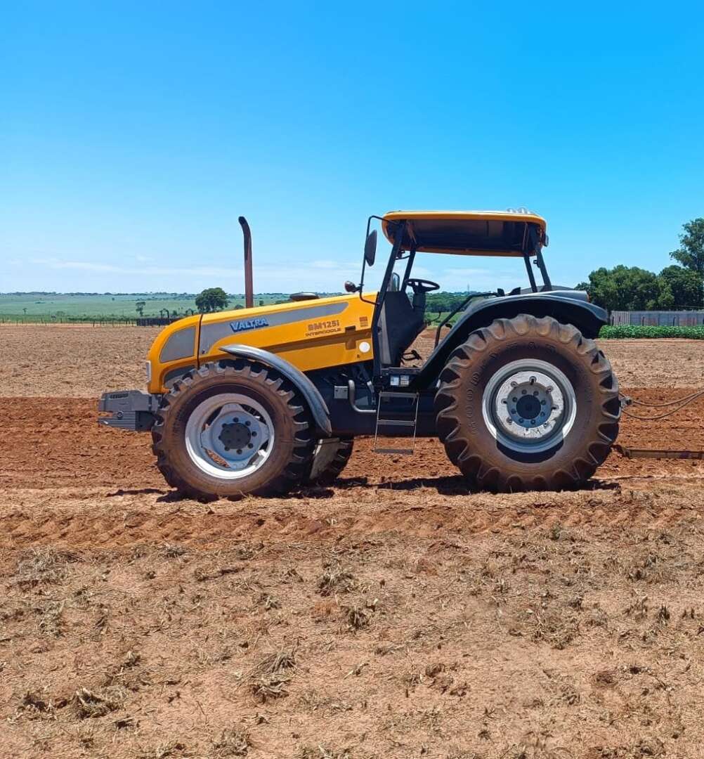 TRATOR VALTRA VALTRA BM 125 ANO 2012 de Auto Máquinas Palotina no Paraná
