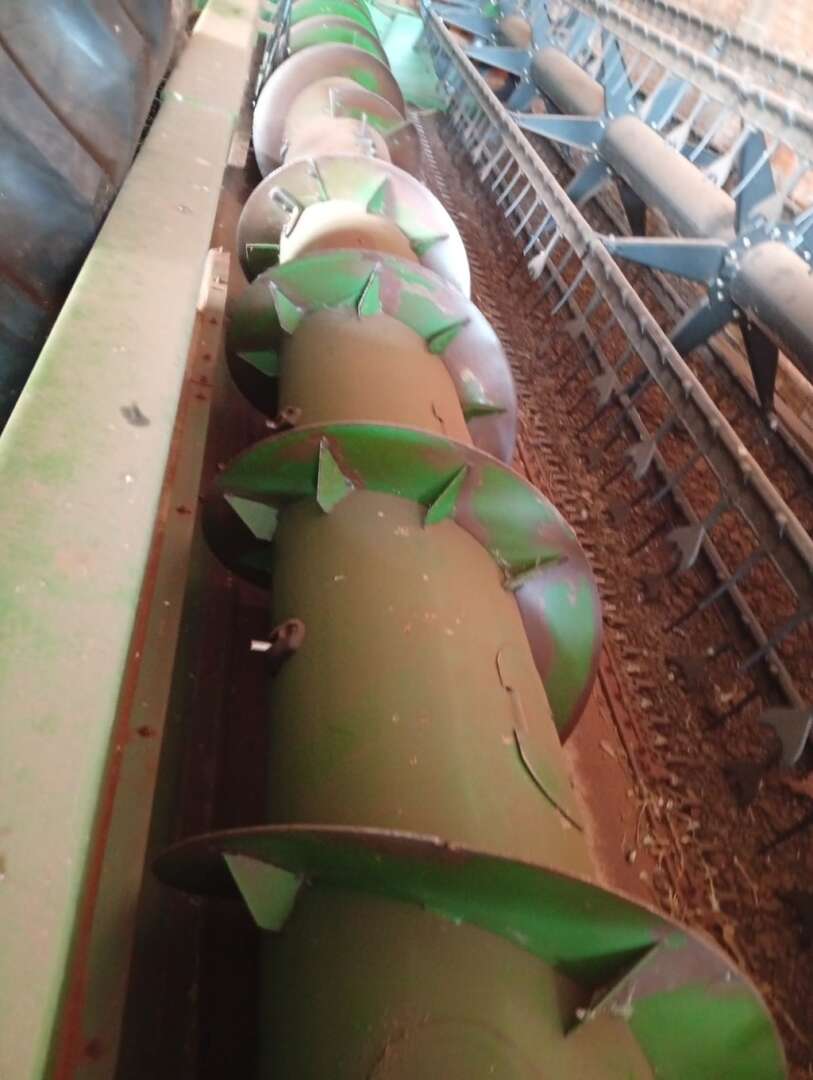 COLHEITADEIRA JONH DEERE JOHN DEERE 9570 STS ANO 2013 de Auto Máquinas Palotina no Paraná