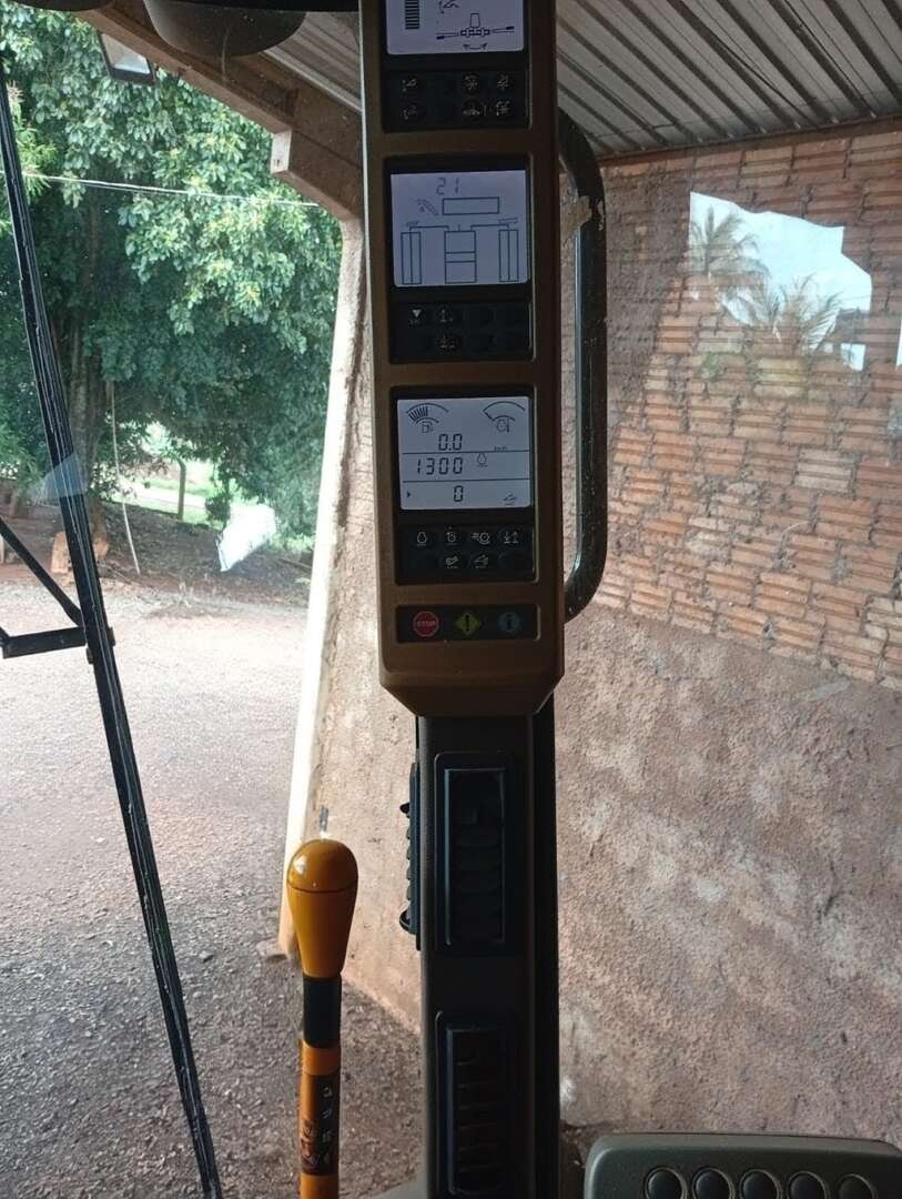 COLHEITADEIRA JONH DEERE JOHN DEERE 9570 STS ANO 2013 de Auto Máquinas Palotina no Paraná