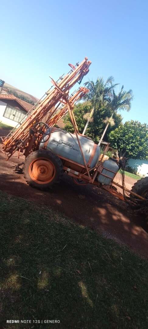 PULVERIZADOR JACTO COLUMBIA AD18 ANO 2003 de Auto Máquinas Palotina no Paraná