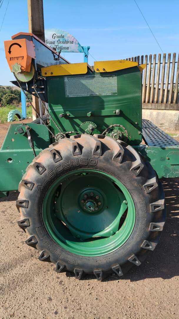 SEMEADEIRA TATU SDA3 ANO 2002 de Auto Máquinas Palotina no Paraná