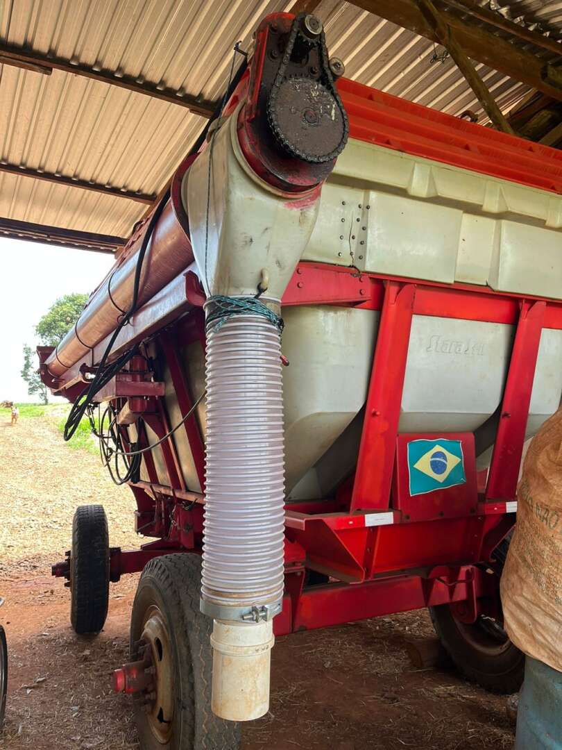 IMPLEMENTOS AGRICOLAS CARRETA BAZUKA GRANELEIRA 15000 ANO 2004 de Auto Máquinas Palotina no Paraná