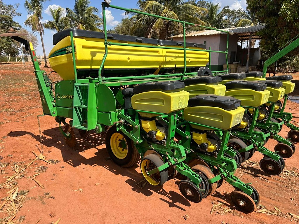 PLANTADEIRA JOHN DEERE PLANTADEIRAS 2109 ANO 2010 de Auto Máquinas Palotina no Paraná
