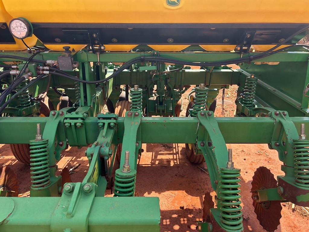 PLANTADEIRA JOHN DEERE PLANTADEIRAS 2109 ANO 2010 de Auto Máquinas Palotina no Paraná