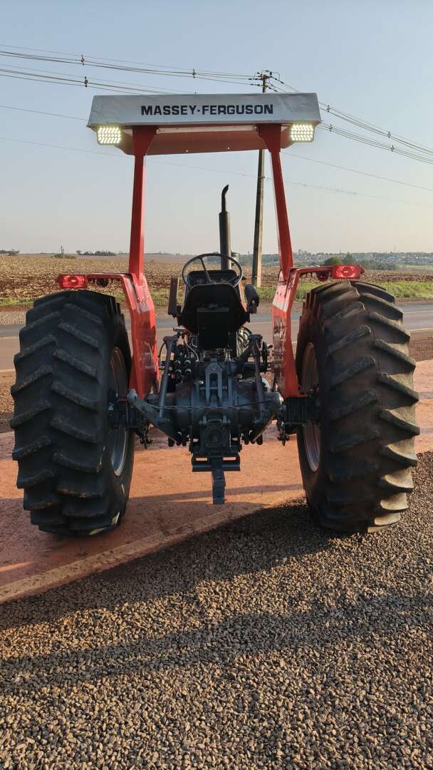 TRATOR MASSEY FERGUSON MF 290 ANO 1987 de Auto Máquinas Palotina no Paraná