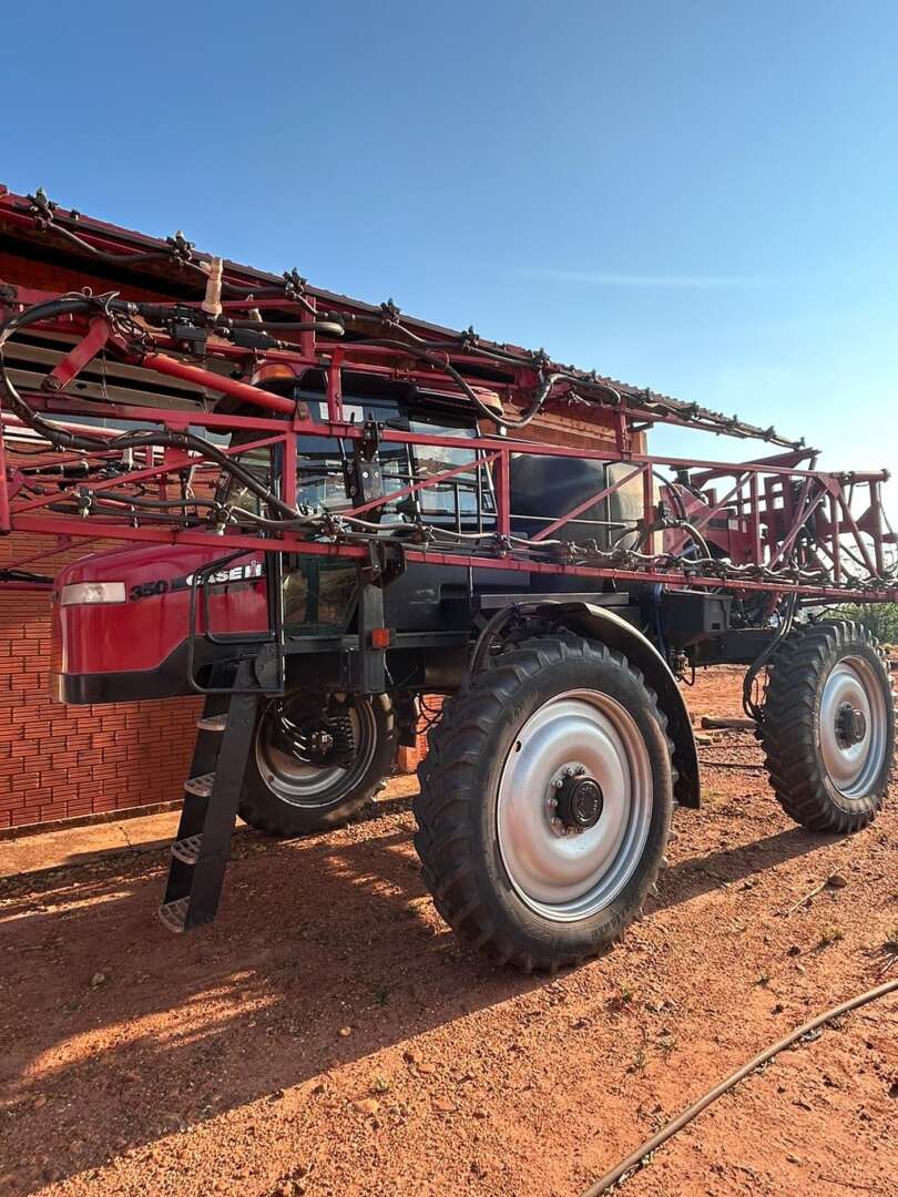 PULVERIZADOR CASE PATRIOT 350 ANO 2012 de Auto Máquinas Palotina no Paraná