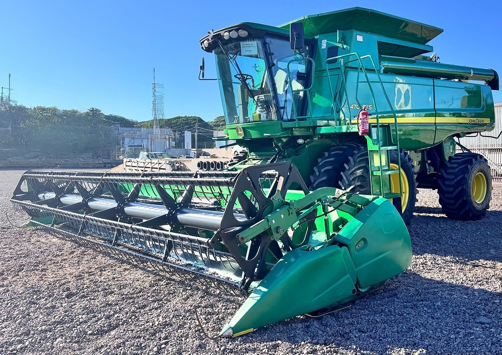 COLHEITADEIRA JONH DEERE JOHN DEERE 9470 STS ANO 2013 de Auto Máquinas Palotina no Paraná