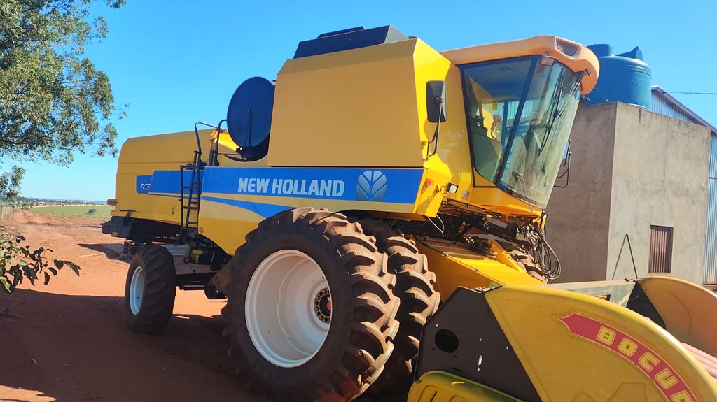 COLHEITADEIRA NEW HOLLAND TC 5090 ANO 2017 de Auto Máquinas Palotina no Paraná