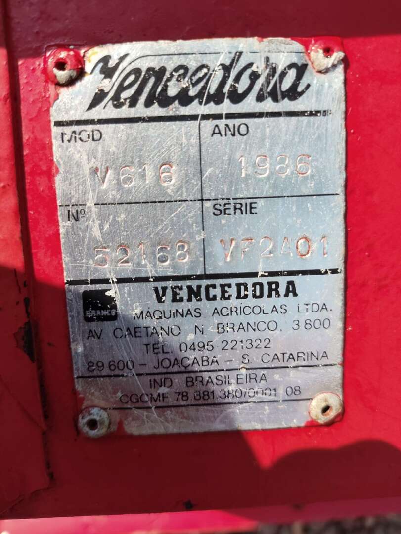 IMPLEMENTOS AGRICOLAS TRITURADOR FORRAGEIRO TRITURADOR PICADOR FORRAGEIRO ANO 1986 de Auto Máquinas Palotina no Paraná