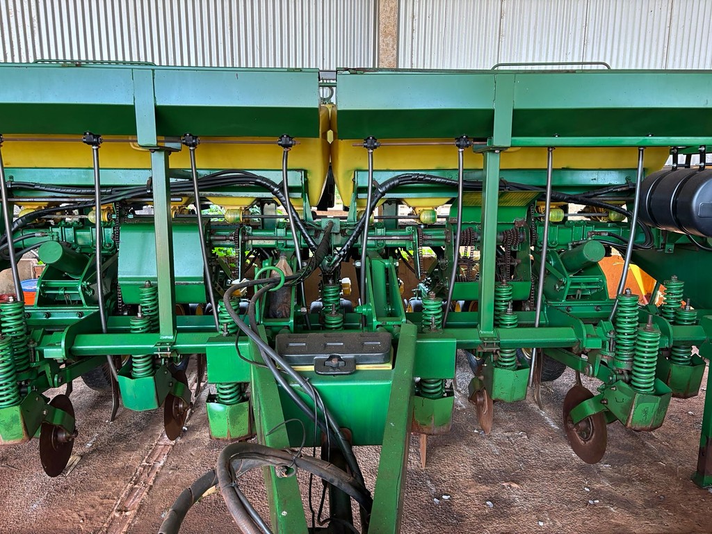 PLANTADEIRA JOHN DEERE PLANTADEIRAS 1109 ANO 2009 de Auto Máquinas Palotina no Paraná