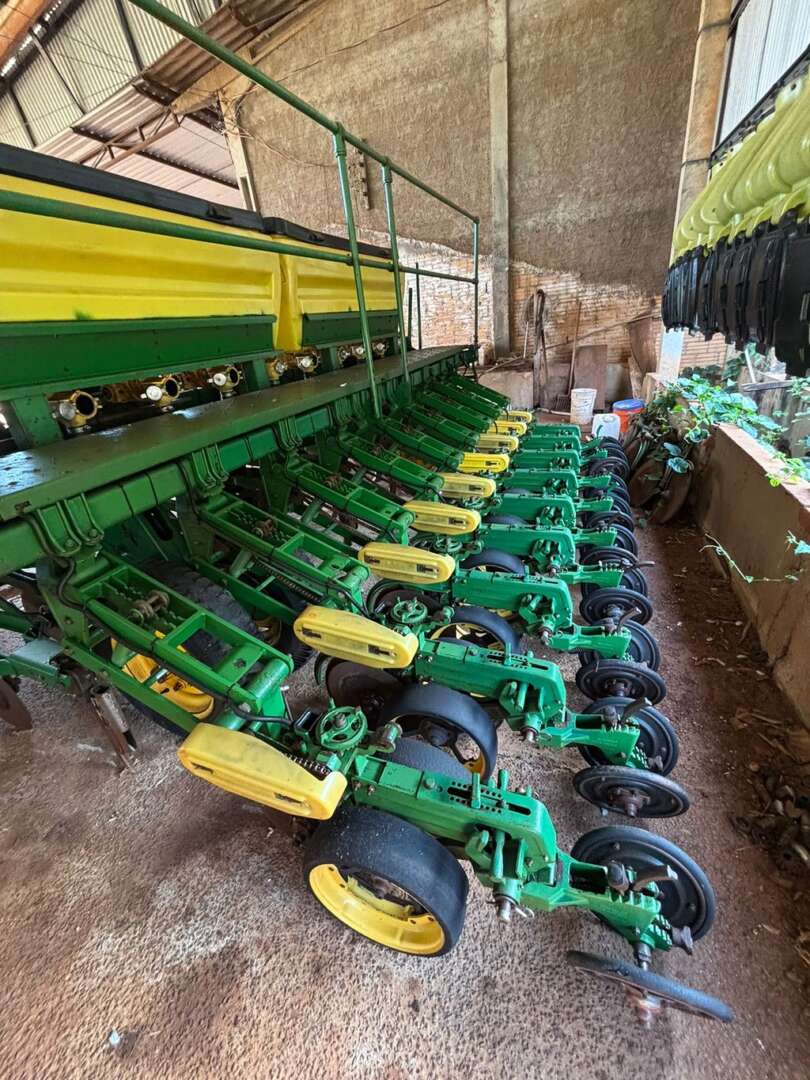 PLANTADEIRA JOHN DEERE PLANTADEIRAS 1109 ANO 2009 de Auto Máquinas Palotina no Paraná