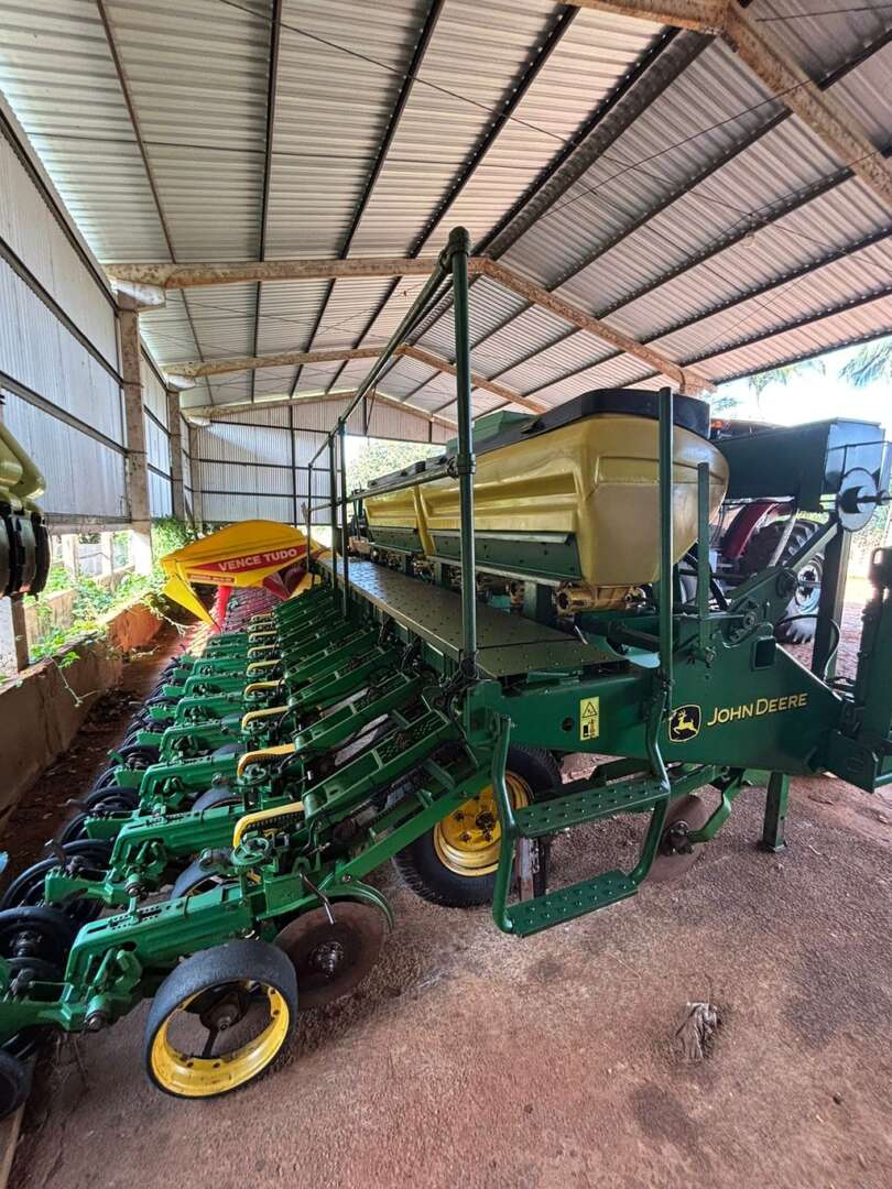 PLANTADEIRA JOHN DEERE PLANTADEIRAS 1109 ANO 2009 de Auto Máquinas Palotina no Paraná
