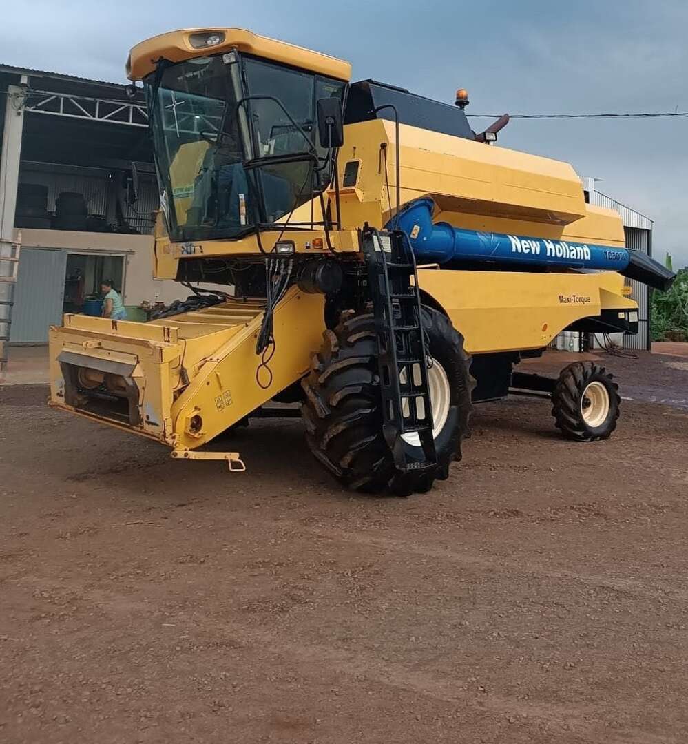 COLHEITADEIRA NEW HOLLAND TC 5070 ANO 2013 de Auto Máquinas Palotina no Paraná