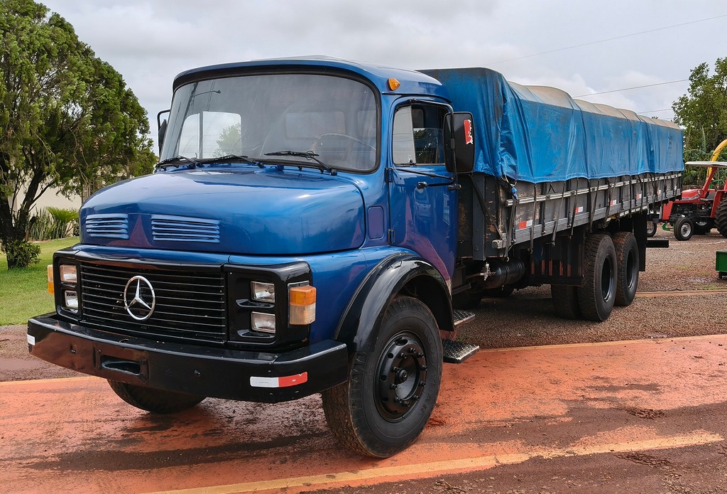 Caminhão MERCEDES BENZ MB 1113 Carroceria ANO 1970 de Auto Máquinas Palotina no Paraná