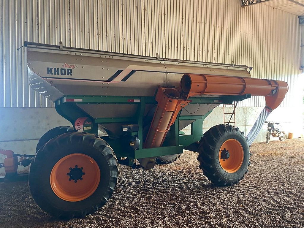 IMPLEMENTOS AGRICOLAS CARRETA BAZUKA GRANELEIRA 17000 ANO 2019 de Auto Máquinas Palotina no Paraná