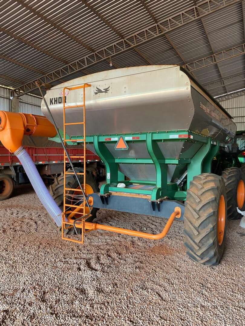 IMPLEMENTOS AGRICOLAS CARRETA BAZUKA GRANELEIRA 17000 ANO 2019 de Auto Máquinas Palotina no Paraná