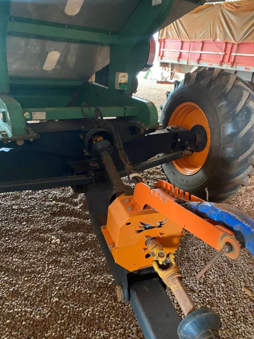 IMPLEMENTOS AGRICOLAS CARRETA BAZUKA GRANELEIRA 17000 ANO 2019 de Auto Máquinas Palotina no Paraná