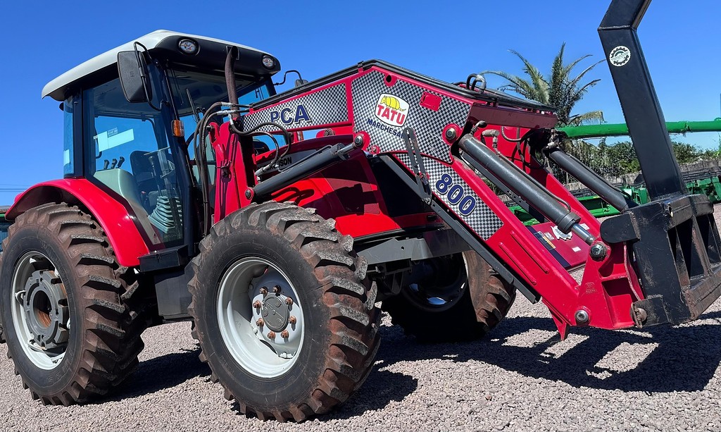 TRATOR MASSEY FERGUSON MF 4292 ANO 2015 de Auto Máquinas Palotina no Paraná