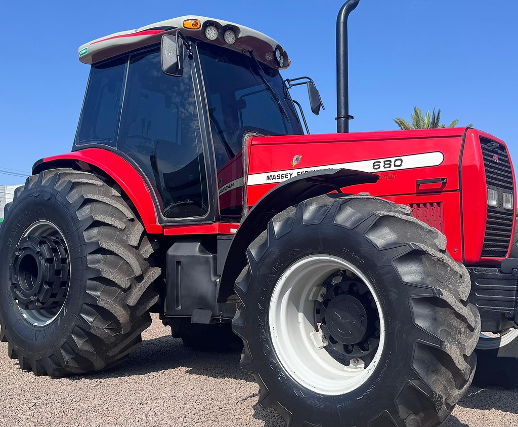 TRATOR MASSEY FERGUSON MF 680 ANO 2003 de Auto Máquinas Palotina no Paraná
