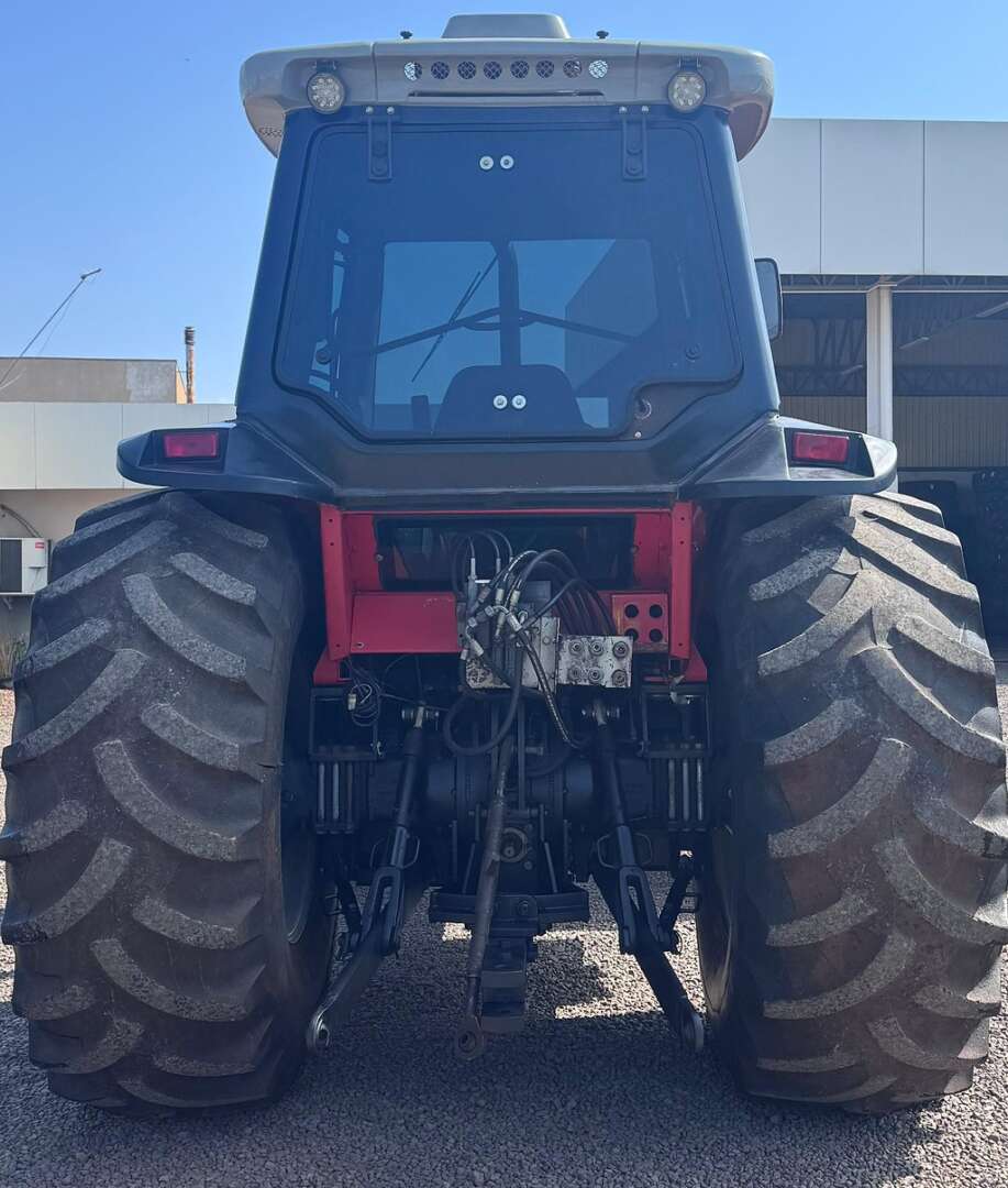 TRATOR MASSEY FERGUSON MF 680 ANO 2003 de Auto Máquinas Palotina no Paraná