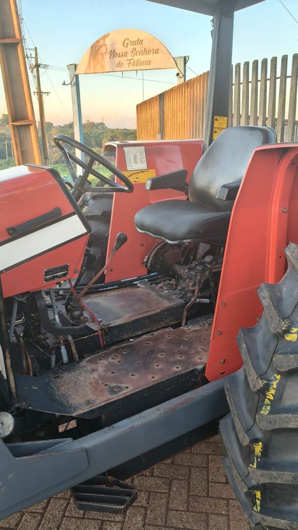 TRATOR MASSEY FERGUSON MF 292 ANO 1998 de Auto Máquinas Palotina no Paraná